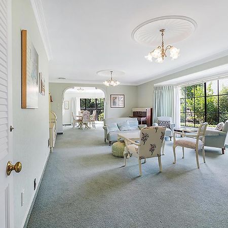 Wow, Spacious Home With A Pool Hamilton Eksteriør bilde