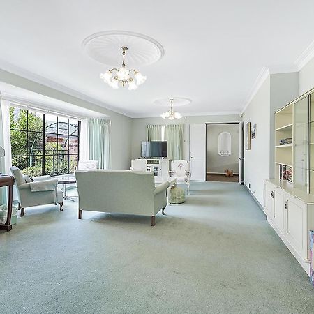 Wow, Spacious Home With A Pool Hamilton Eksteriør bilde