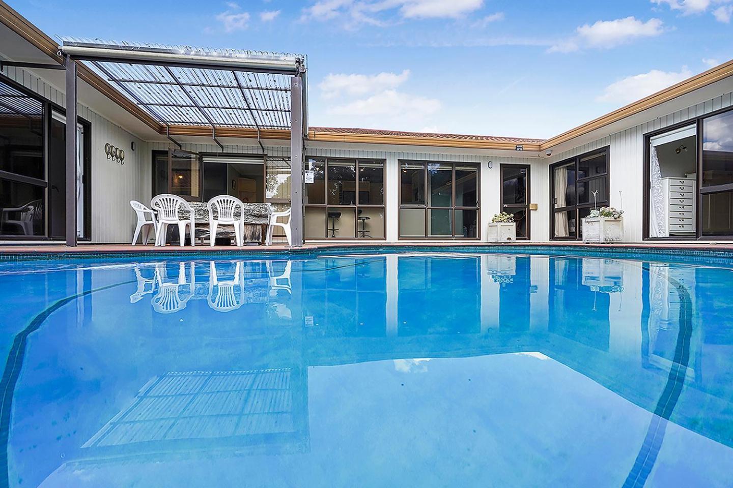 Wow, Spacious Home With A Pool Hamilton Eksteriør bilde