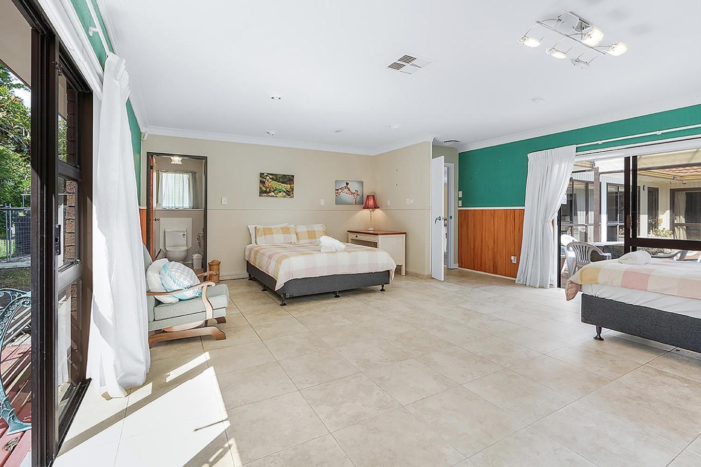 Wow, Spacious Home With A Pool Hamilton Eksteriør bilde