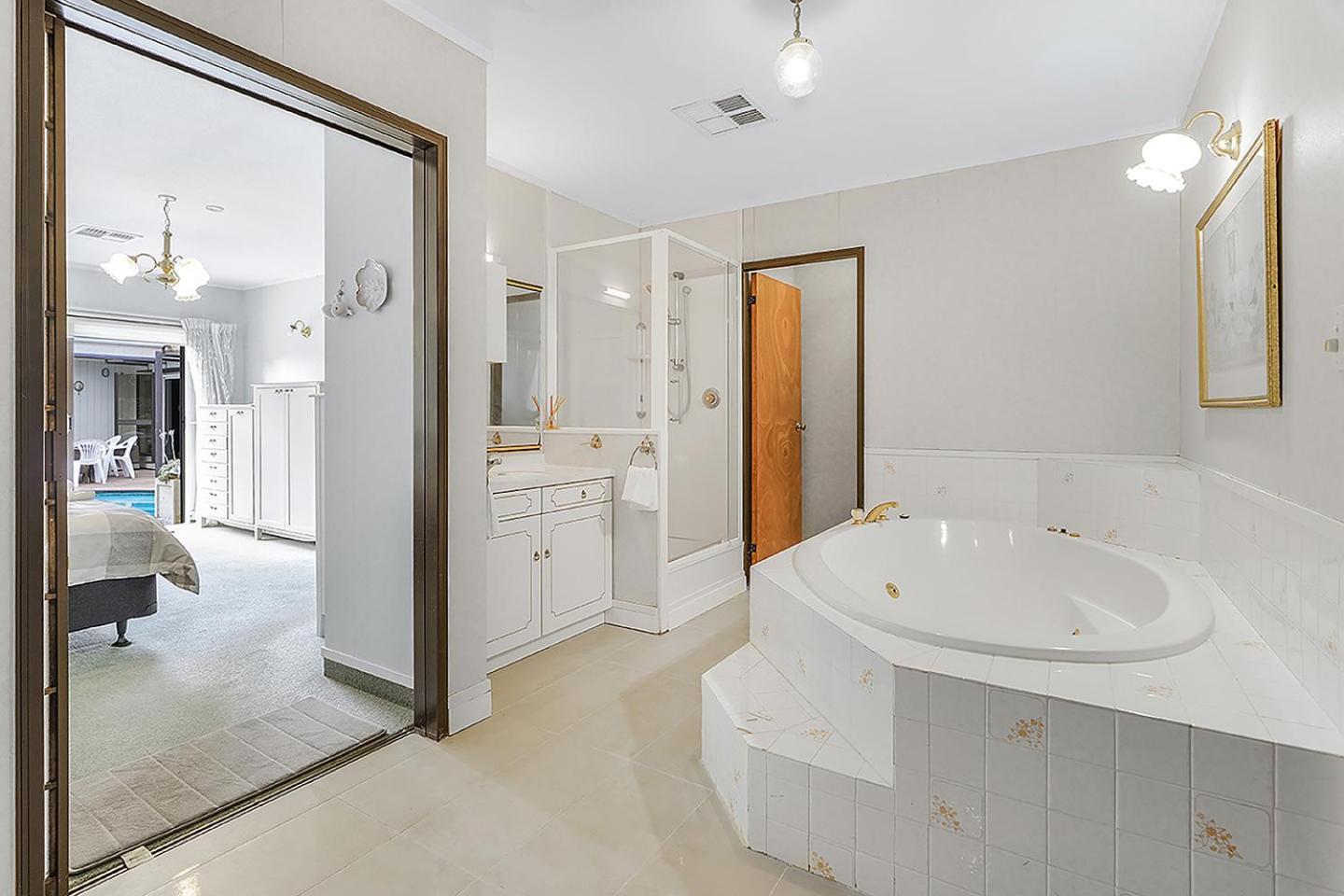 Wow, Spacious Home With A Pool Hamilton Eksteriør bilde