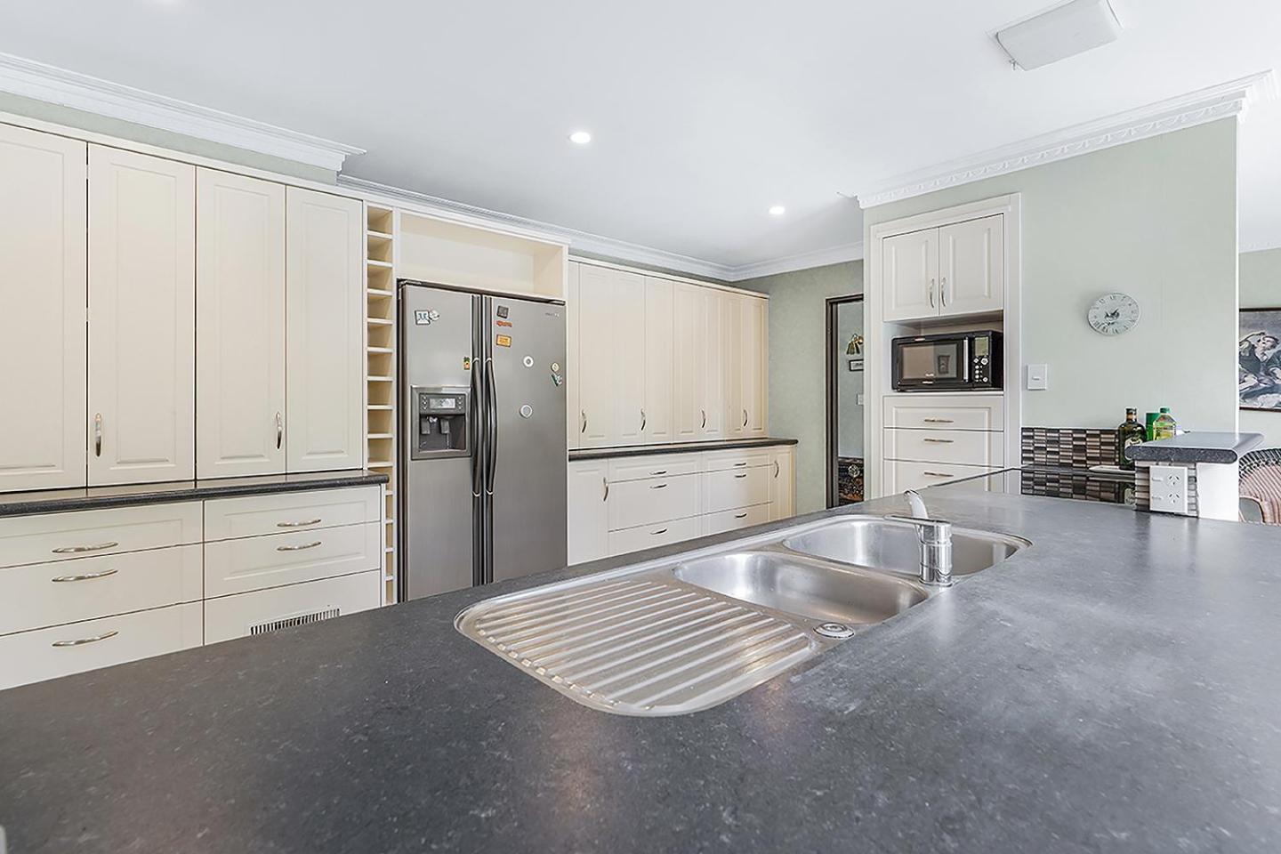 Wow, Spacious Home With A Pool Hamilton Eksteriør bilde